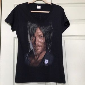 NWOT - Walking Dead Daryl v-neck t-shirt size L